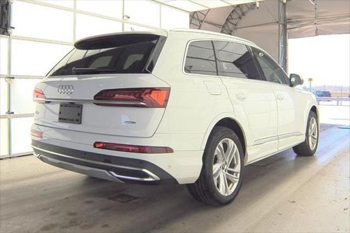 2022 Audi Q7 45 Premium Plus