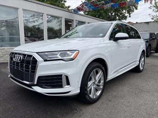 2022 Audi Q7 45 Premium Plus