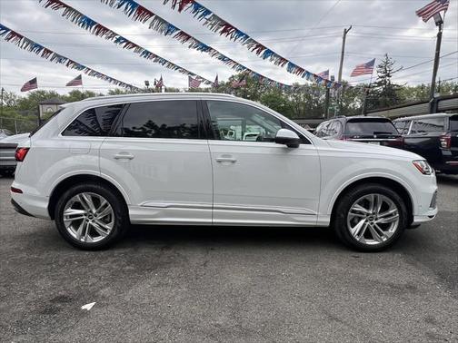 2022 Audi Q7 45 Premium Plus