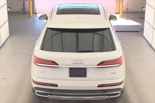 2022 Audi Q7 45 Premium Plus