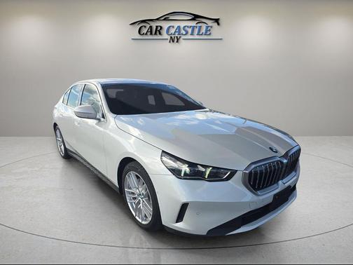 Alpine White 2024 BMW 530 xDrive