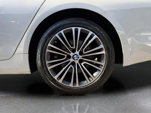 Alpine White 2018 BMW 530 xDrive