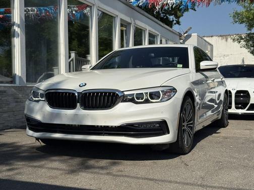 Alpine White 2018 BMW 530 xDrive