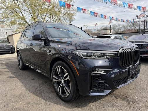 Black Sapphire Metallic 2022 BMW X7 xDrive40i