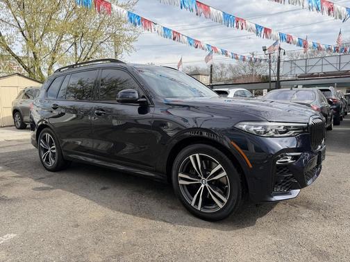 Black Sapphire Metallic 2022 BMW X7 xDrive40i