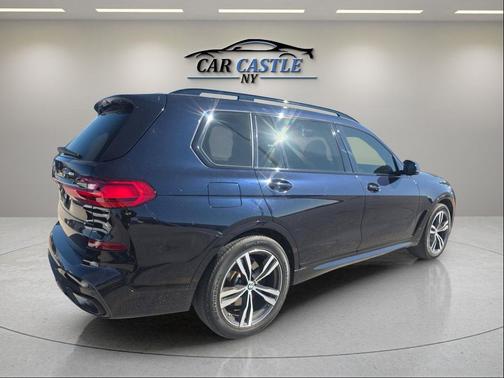 Black Sapphire Metallic 2022 BMW X7 xDrive40i