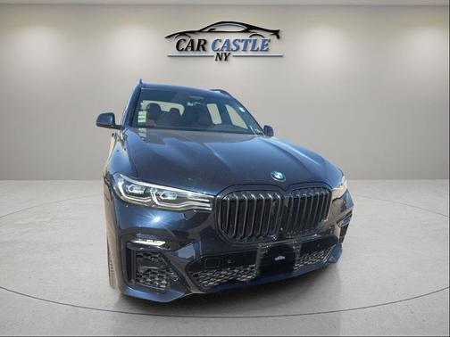 Black Sapphire Metallic 2022 BMW X7 xDrive40i