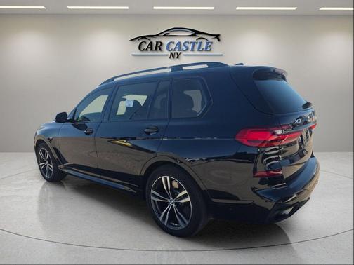 Black Sapphire Metallic 2022 BMW X7 xDrive40i