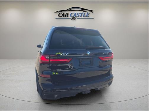 Black Sapphire Metallic 2022 BMW X7 xDrive40i