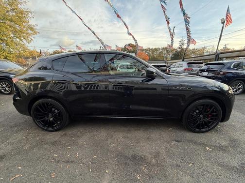 2022 Maserati Levante Modena