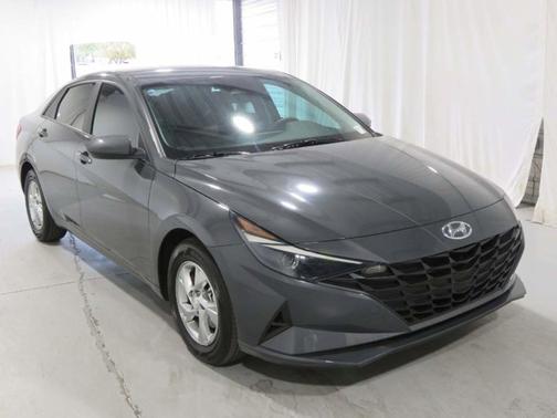 Gray 2023 Hyundai ELANTRA SE