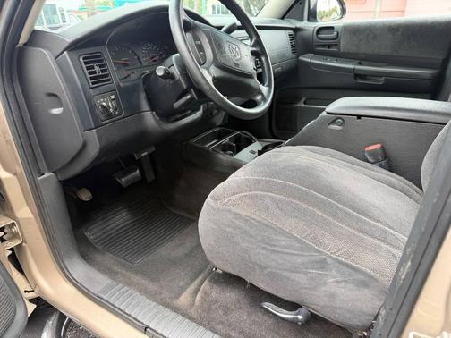 Silver 2004 Dodge Dakota SLT Quad Cab