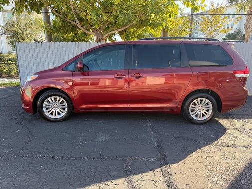 2013 Toyota Sienna XLE