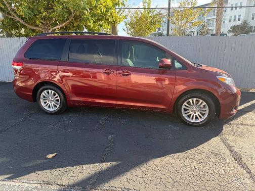 2013 Toyota Sienna XLE