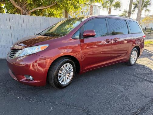 2013 Toyota Sienna XLE