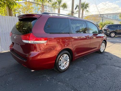 2013 Toyota Sienna XLE