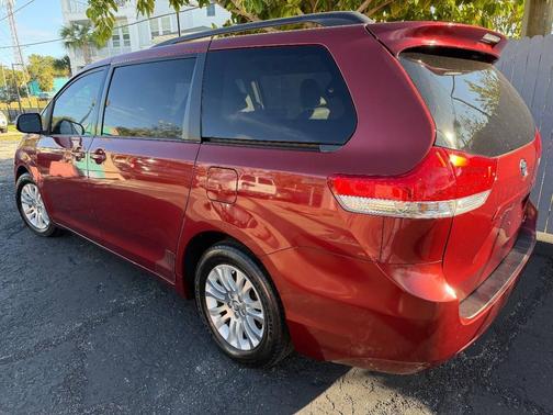 2013 Toyota Sienna XLE