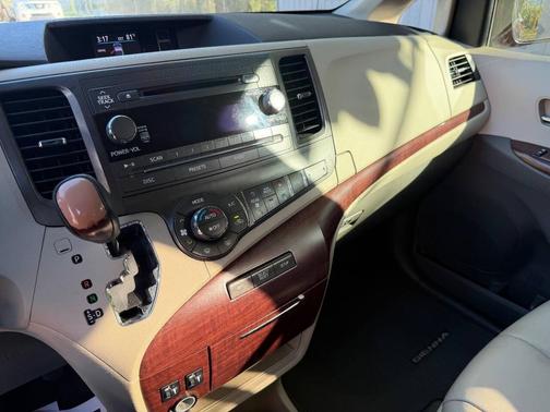 2013 Toyota Sienna XLE