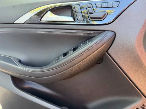 2017 INFINITI QX30 Sport