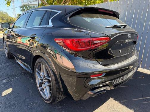 2017 INFINITI QX30 Sport