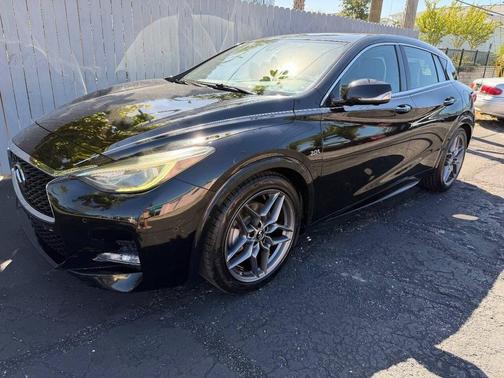 2017 INFINITI QX30 Sport