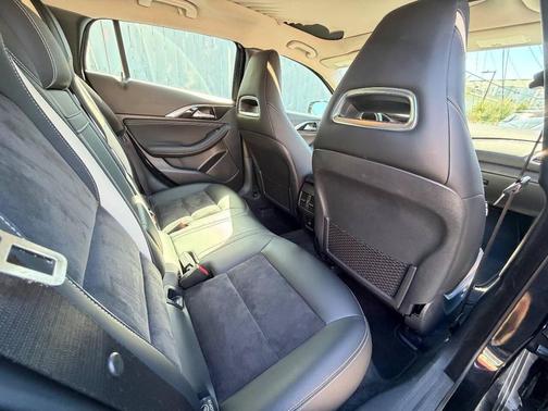 2017 INFINITI QX30 Sport