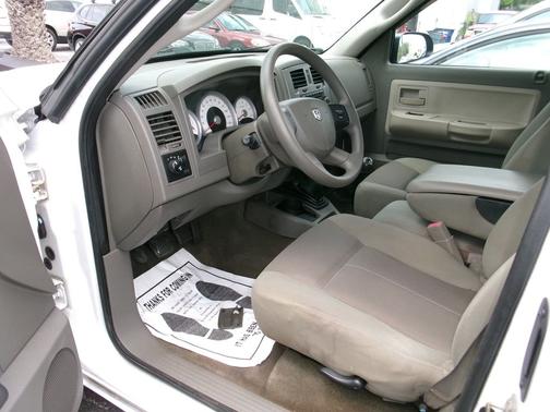 2006 Dodge Dakota 2dr Club Cab 131 SLT