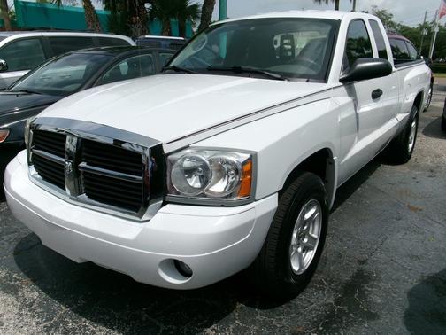 2006 Dodge Dakota 2dr Club Cab 131 SLT