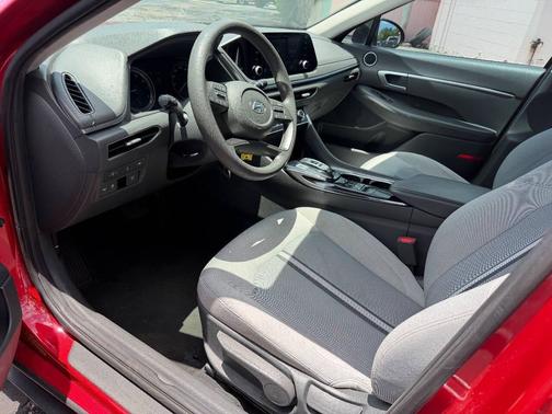 Red 2022 Hyundai SONATA SE