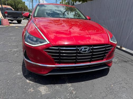 Red 2022 Hyundai SONATA SE