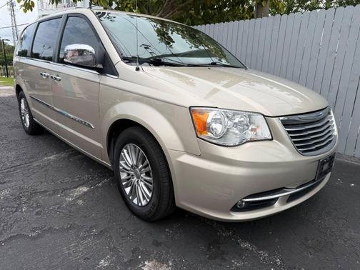 Champagne 2015 Chrysler Town & Country Touring-L