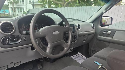 Blue 2004 Ford Expedition XLS