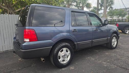Blue 2004 Ford Expedition XLS