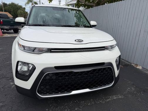White 2021 Kia Soul LX