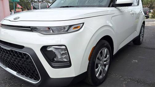 White 2021 Kia Soul LX