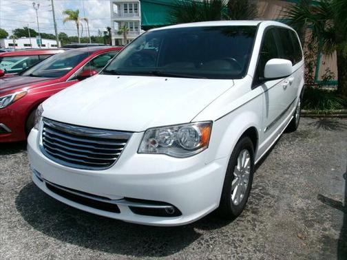 2016 Chrysler Town & Country Touring