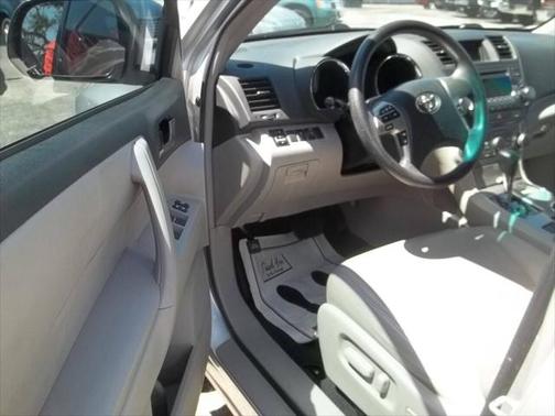2012 Toyota Highlander SE