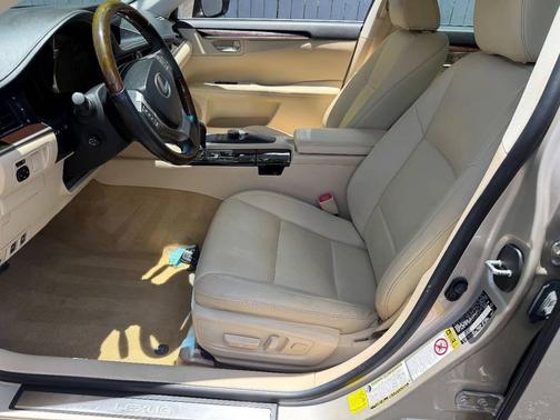 Champagne 2013 Lexus ES 350 Base