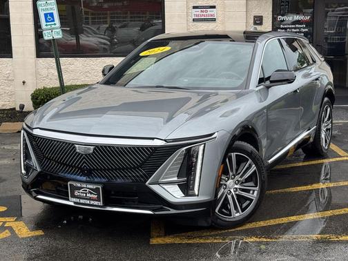 Argent Silver Metallic 2024 Cadillac LYRIQ Luxury