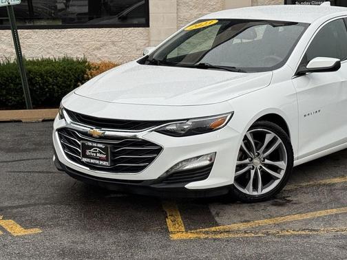 Summit White 2023 Chevrolet Malibu FWD 1LT