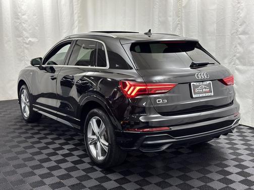 2022 Audi Q3 45 S line Premium