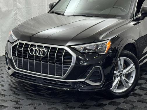 2022 Audi Q3 45 S line Premium