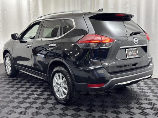 Magnetic Black 2018 Nissan Rogue SV