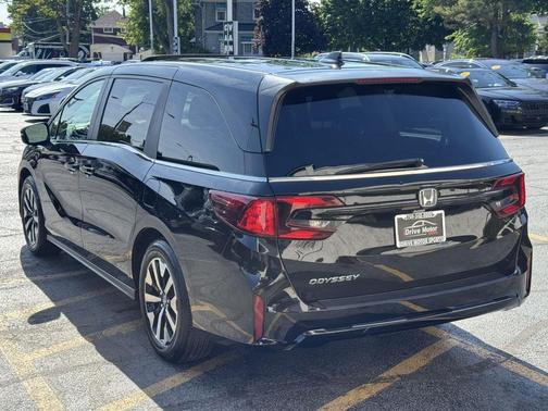 Crystal Black Pearl 2025 Honda Odyssey EX-L