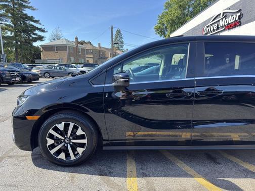Crystal Black Pearl 2025 Honda Odyssey EX-L