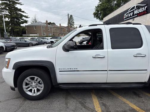 White Diamond Tricoat 2011 Chevrolet Avalanche 1500 LTZ