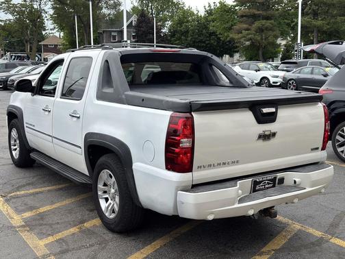 White Diamond Tricoat 2011 Chevrolet Avalanche 1500 LTZ
