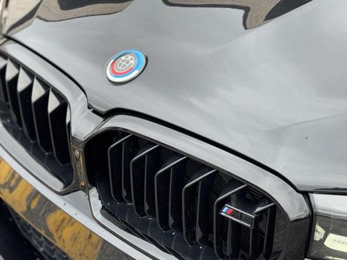 Black Sapphire Metallic 2023 BMW M5 Base