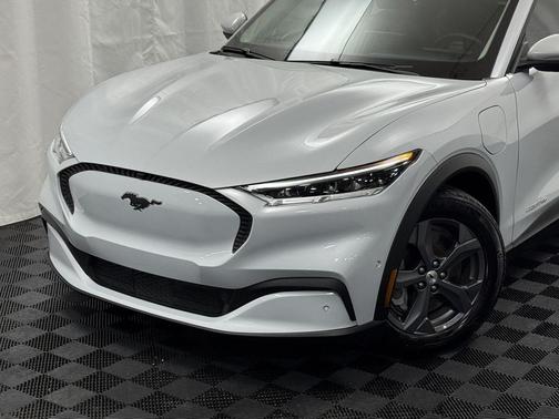 2022 Ford Mustang Mach-E Select