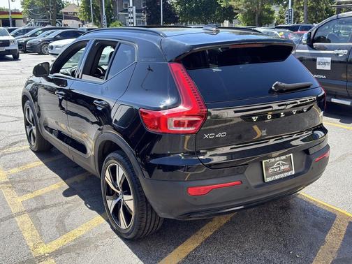 Onyx Black Metallic 2021 Volvo XC40 Recharge Pure Electric P8